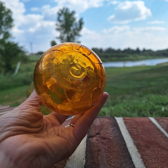 Vintage amber crackle glass fluted vase - Picture 3 of 4